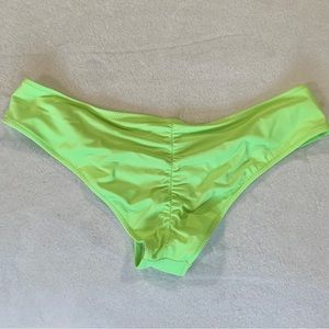 VICTORIA’S SECRET runched bikini bottoms